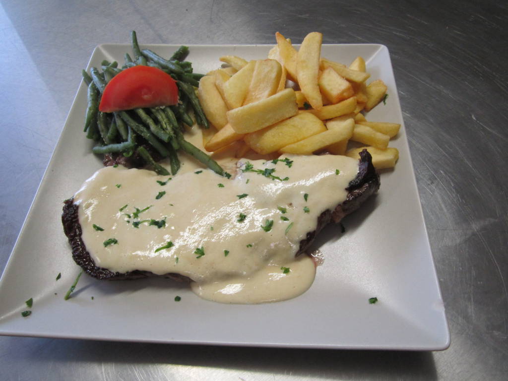 Comment la sauce au gorgonzola transforme un simple faux filet en plat de caract&egrave;re ? S&eacute;lestat