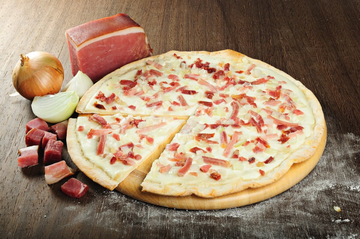 Tarte flamb&eacute;e nature : pourquoi le go&ucirc;t authentique reste le pr&eacute;f&eacute;r&eacute; des puristes ? Saint-Louis