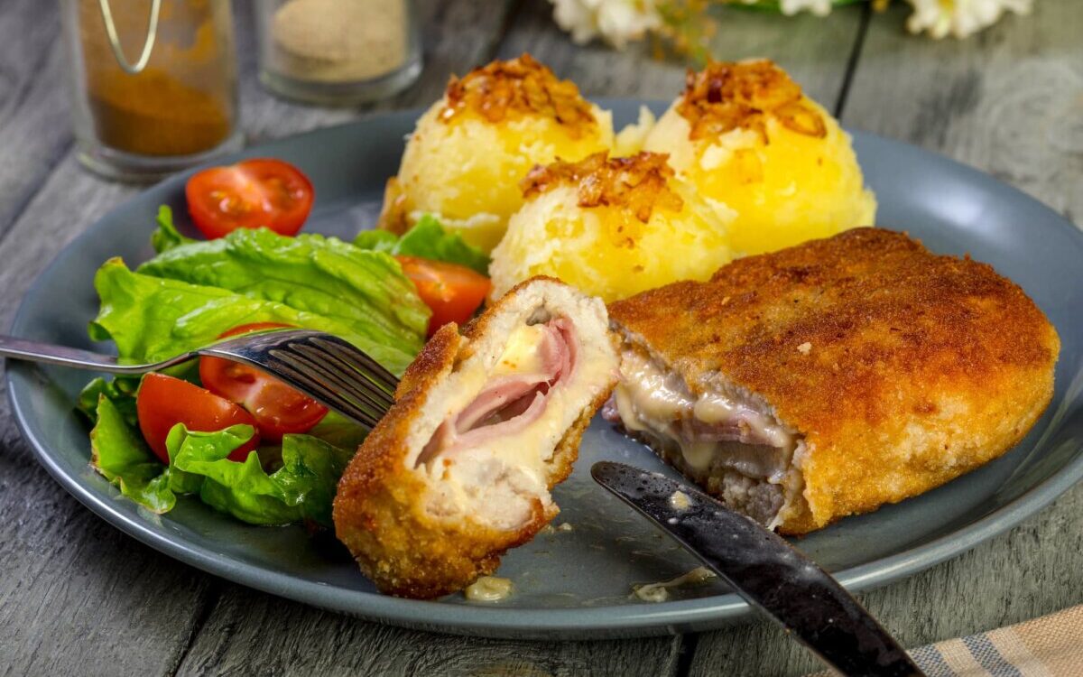CORDON_BLEU 1200X750 | Hotel Restaurant Chez Valerie Pourquoi le cordon-bleu à la crème est-il un incontournable des repas familiaux ? Wittelsheim